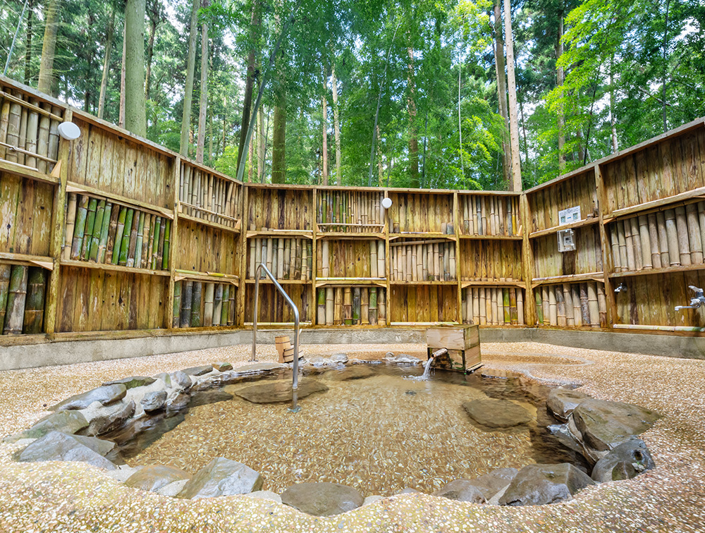 森の野天風呂「木の香り」